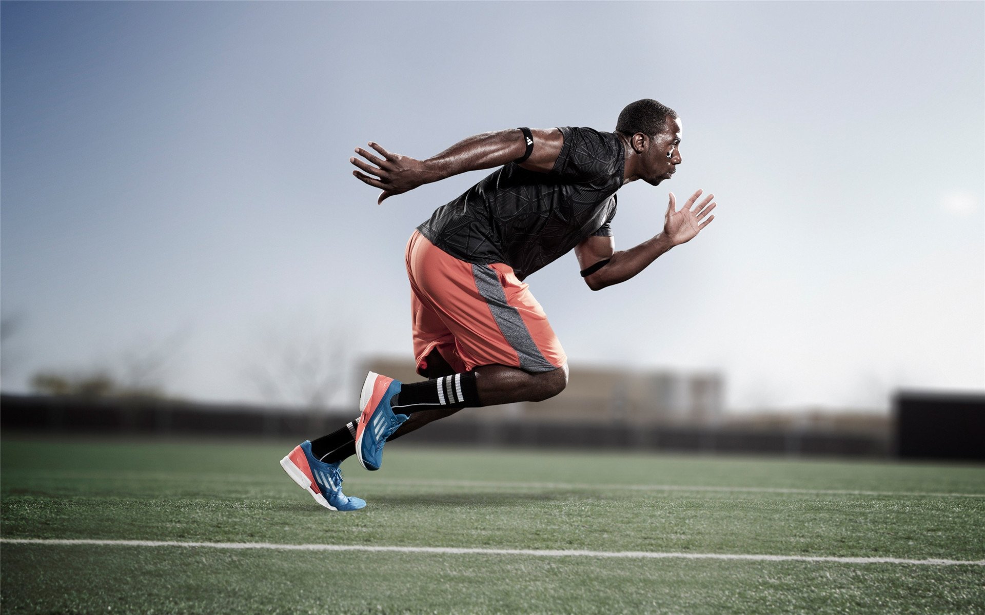 开云首页登录-UFC拳手赛后对镜头挑衅：战场之外的霸气宣言