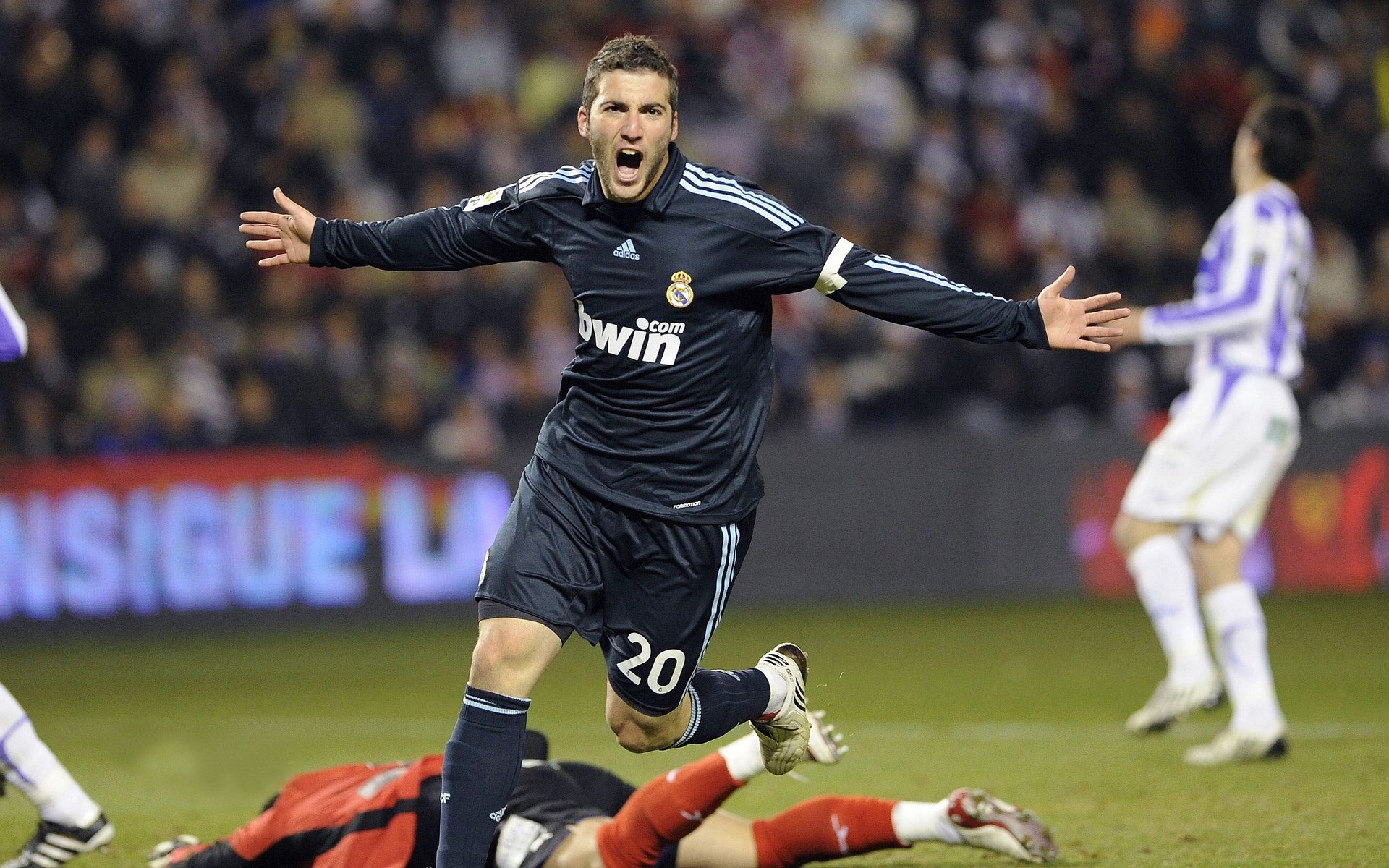 佩莱格里尼坦言苦涩：瓦伦西亚最后时刻的进球抢走了胜利，瓦伦村佩里斯诺